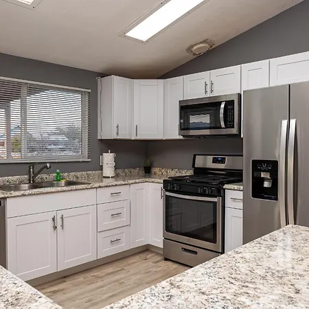 Magnificent & Tranquil Home, Mountain Views , 8 Mins To Casinos & River, Fire Pit, Bbq Bullhead City Exterior photo
