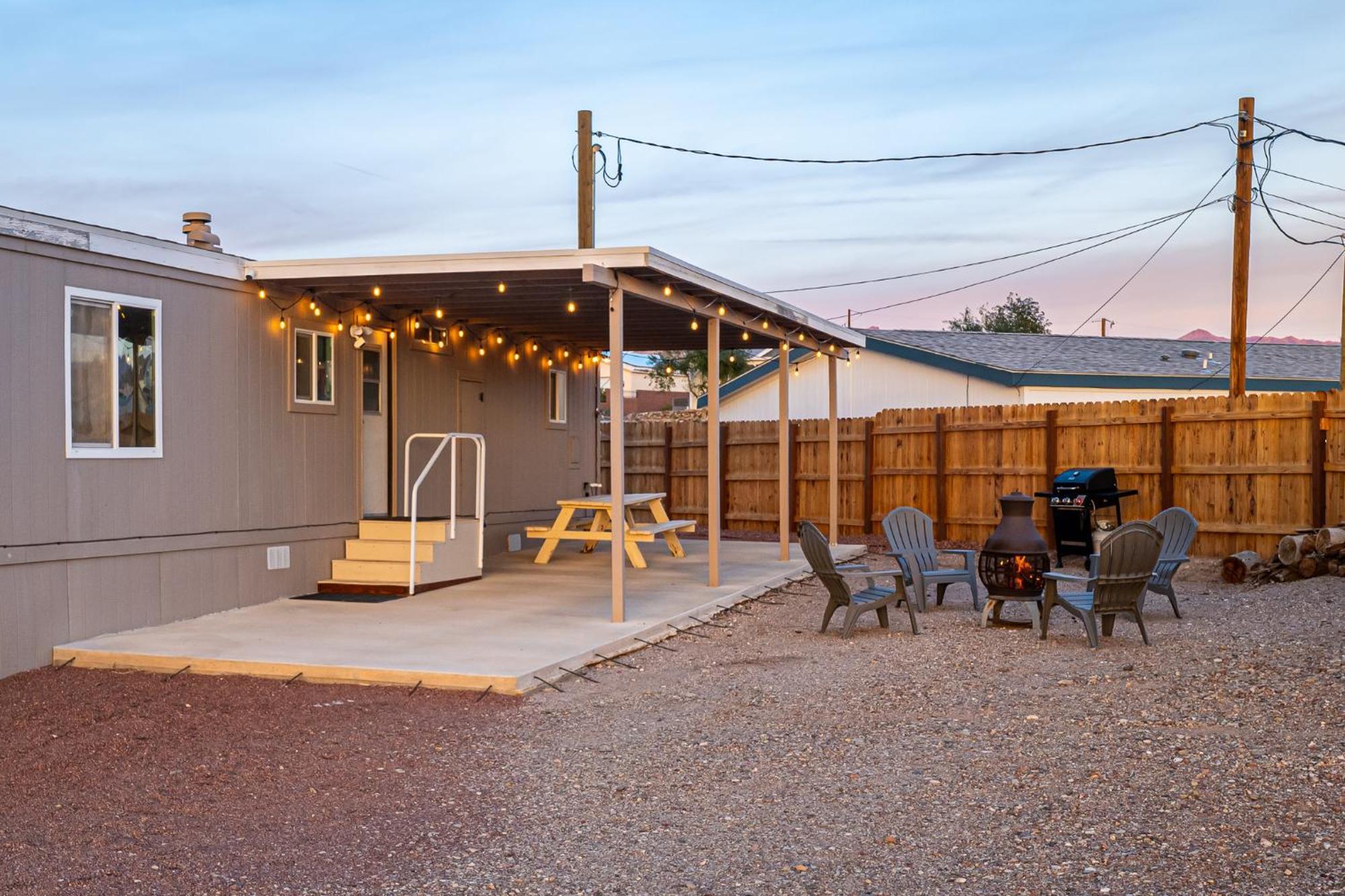 Magnificent & Tranquil Home, Mountain Views , 8 Mins To Casinos & River, Fire Pit, Bbq Bullhead City