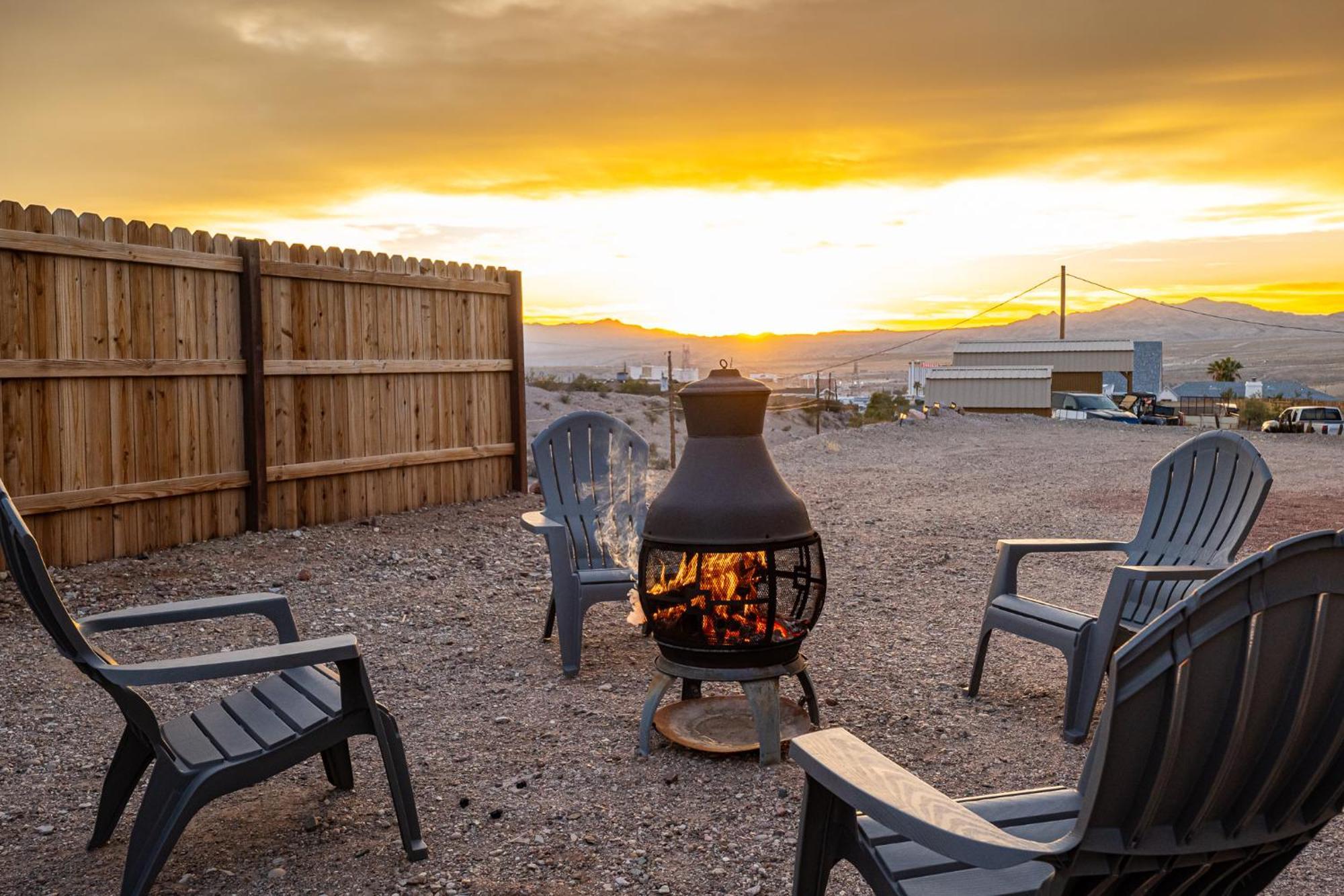 Magnificent & Tranquil Home, Mountain Views , 8 Mins To Casinos & River, Fire Pit, Bbq