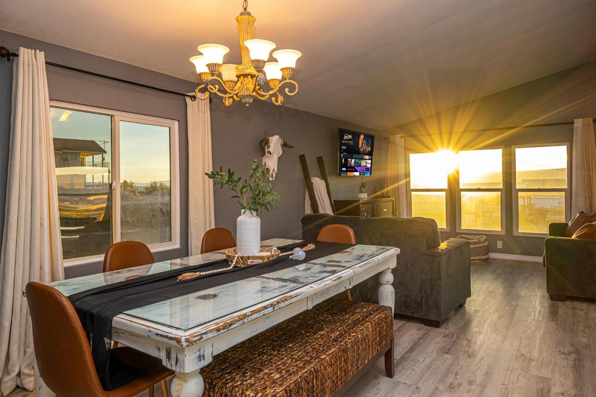 Holiday home Magnificent & Tranquil Home, Mountain Views , 8 Mins To Casinos & River, Fire Pit, Bbq
