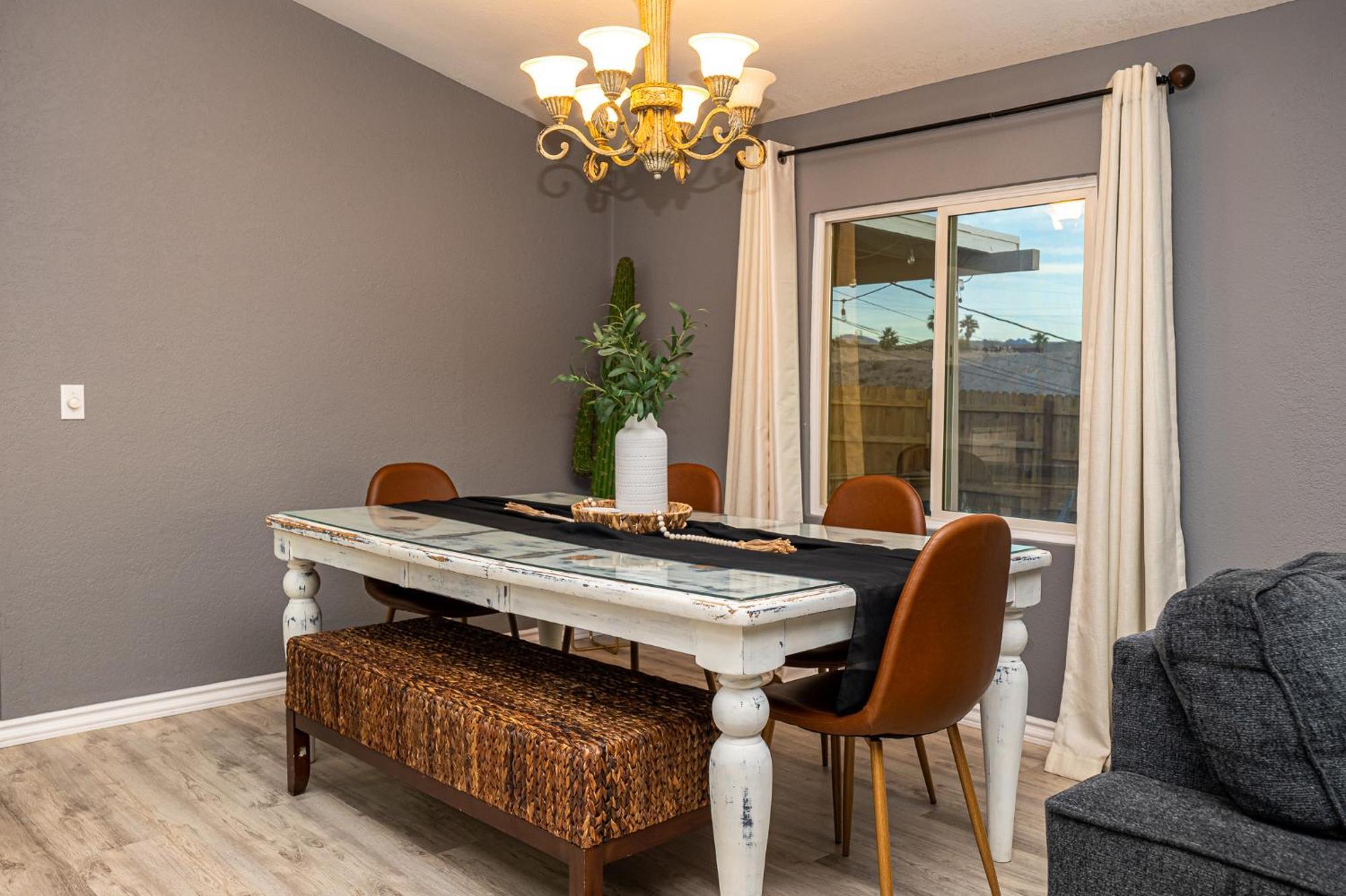 Magnificent & Tranquil Home, Mountain Views , 8 Mins To Casinos & River, Fire Pit, Bbq Holiday home Bullhead City