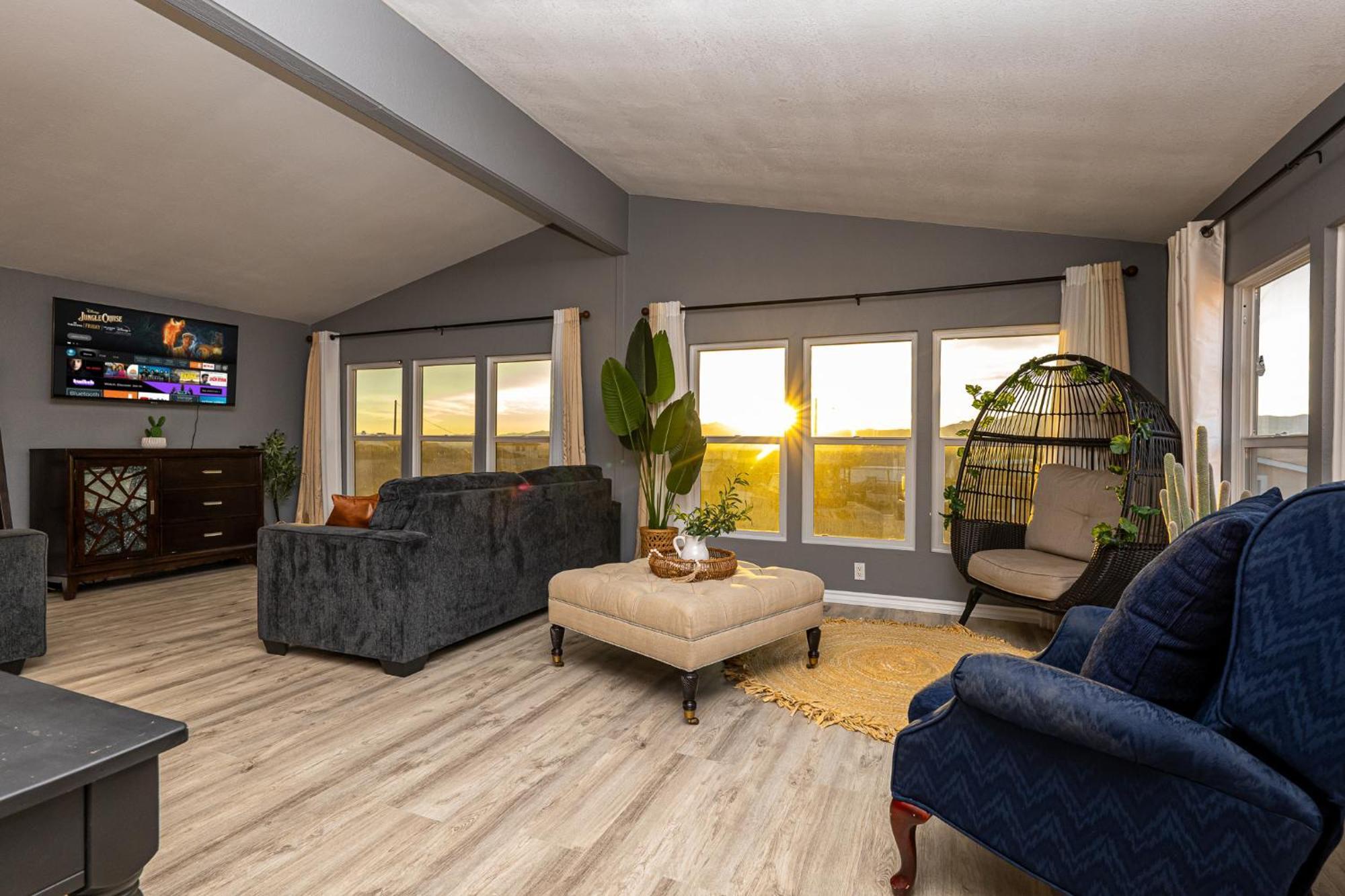 Ferienhaus Magnificent & Tranquil Home, Mountain Views , 8 Mins To Casinos & River, Fire Pit, Bbq *
