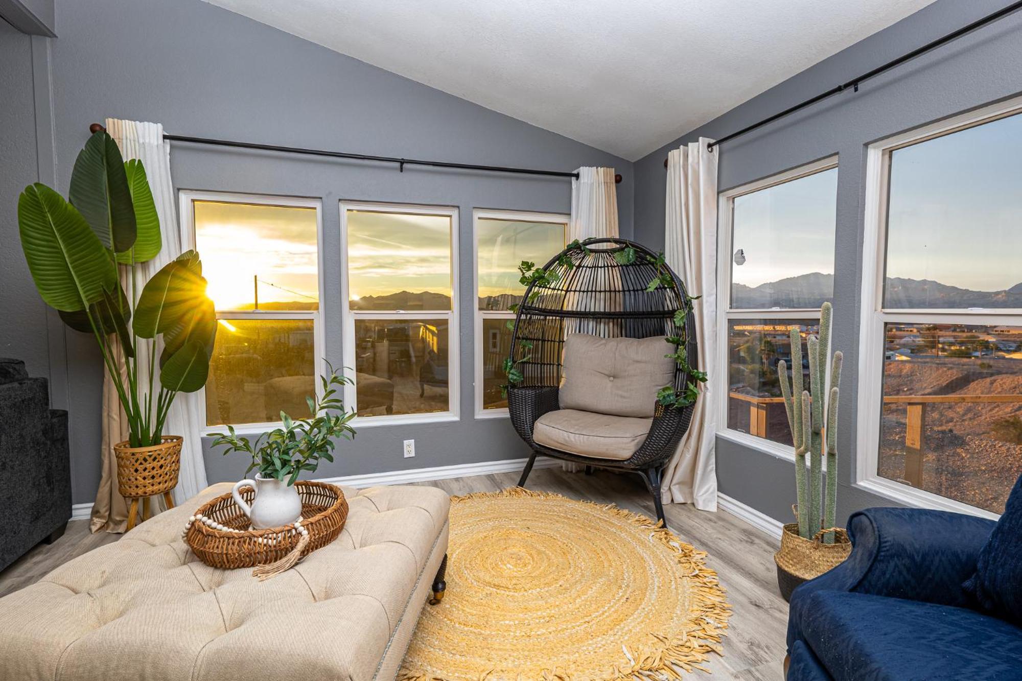 Magnificent & Tranquil Home, Mountain Views , 8 Mins To Casinos & River, Fire Pit, Bbq *