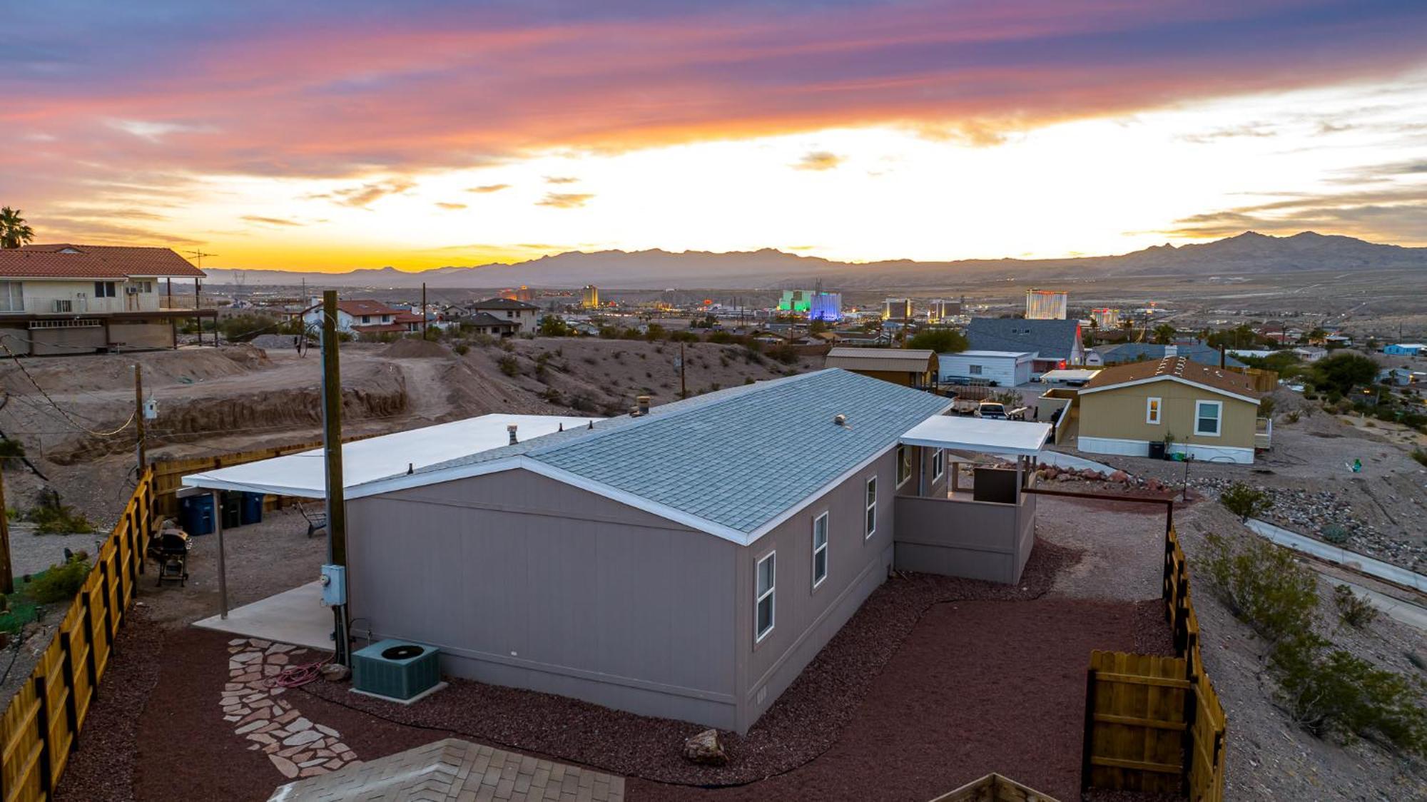 Magnificent & Tranquil Home, Mountain Views , 8 Mins To Casinos & River, Fire Pit, Bbq
