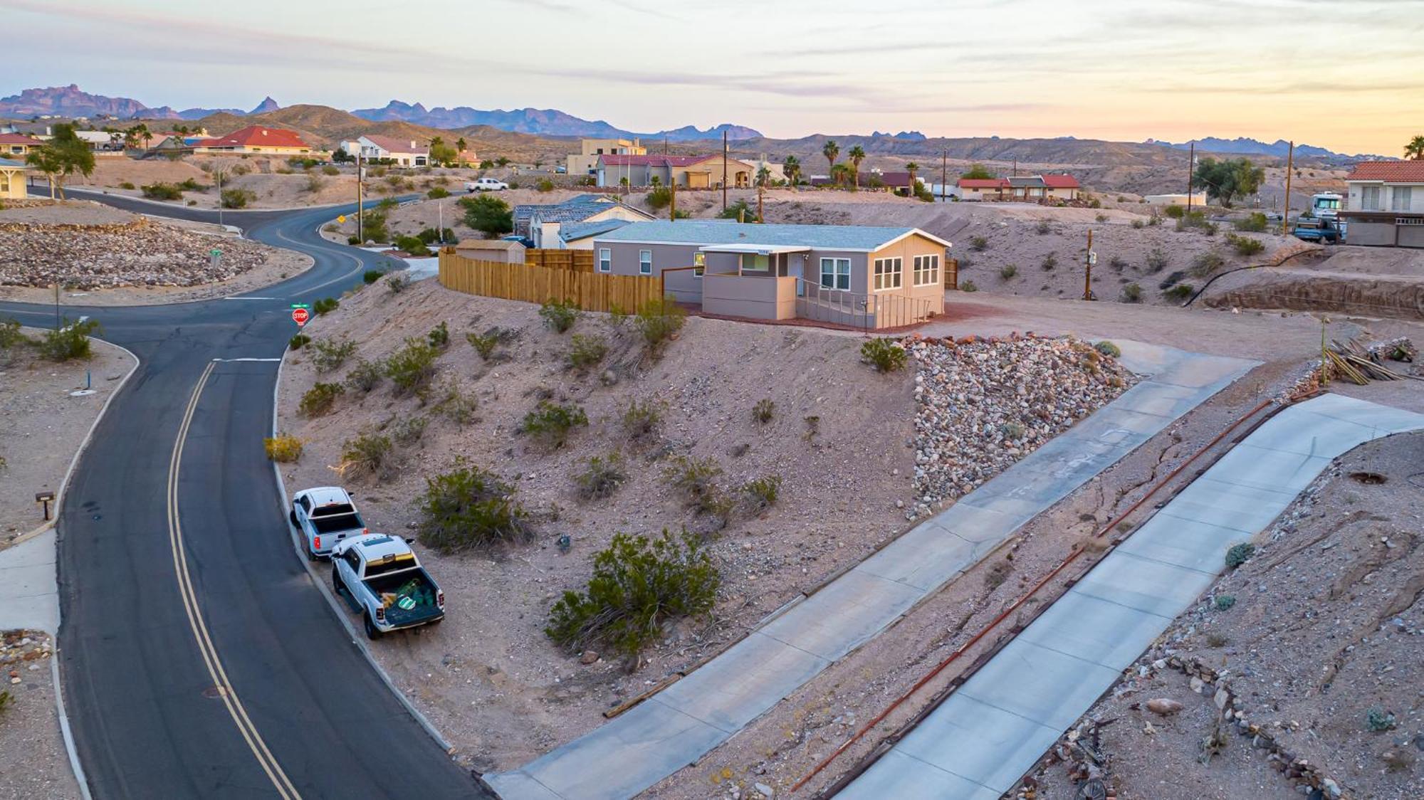 Magnificent & Tranquil Home, Mountain Views , 8 Mins To Casinos & River, Fire Pit, Bbq * Bullhead City